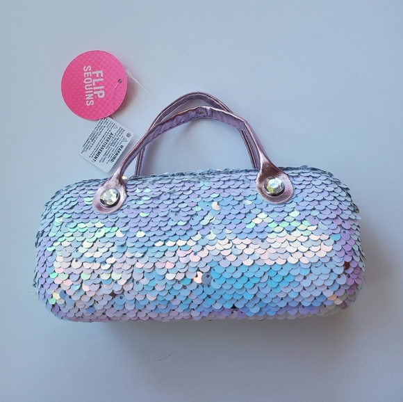 Girls sunglasses and carry case - Picture 2 of 7